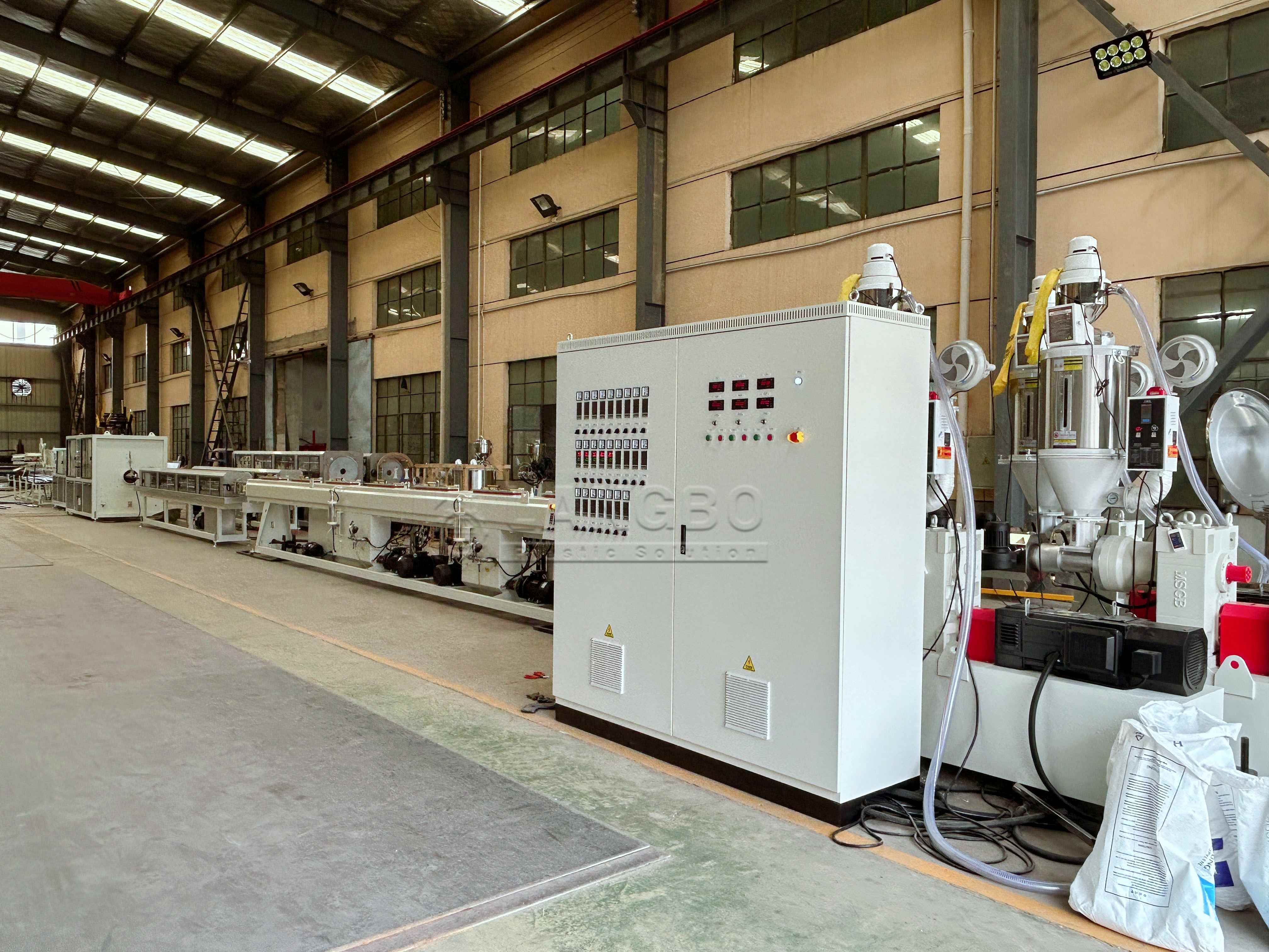 Latest company case about PE Pipe Making Machine Application in Saudi Arabia Industrial Piping Systems