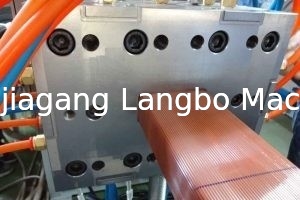 Embossed WPC Outdoor Profile Extrusion Line 400KG/H 75KW
