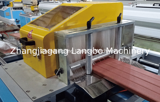 Embossed WPC Outdoor Profile Extrusion Line 400KG/H 75KW