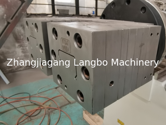 1180mm Profile Size PVC Cable Trunk Making Machine With 8m Calibration Table